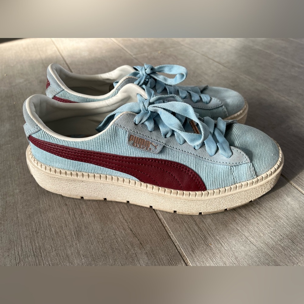 Blue puma platform trace sneakers. Gorgeous corduroy blue & rust colored. Size 7